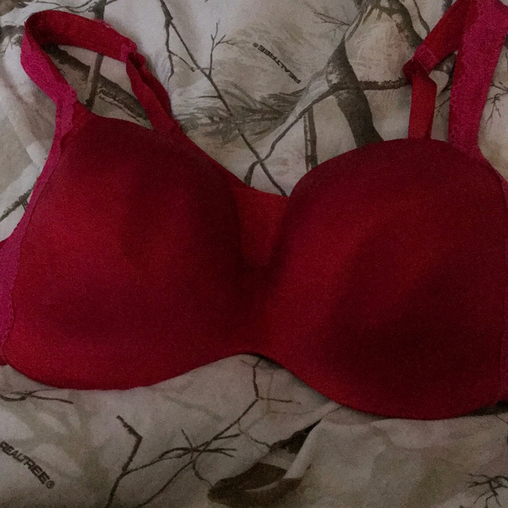Cacique cushion bra size 42D with lace